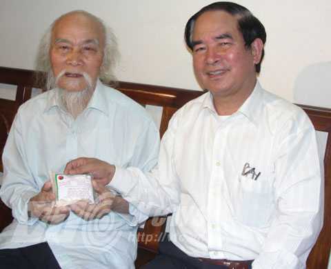 Cụ Phạm Ngọc Thung dặn lương y Phạm Cao Sơn: Con hãy tặng thuốc người nghèo