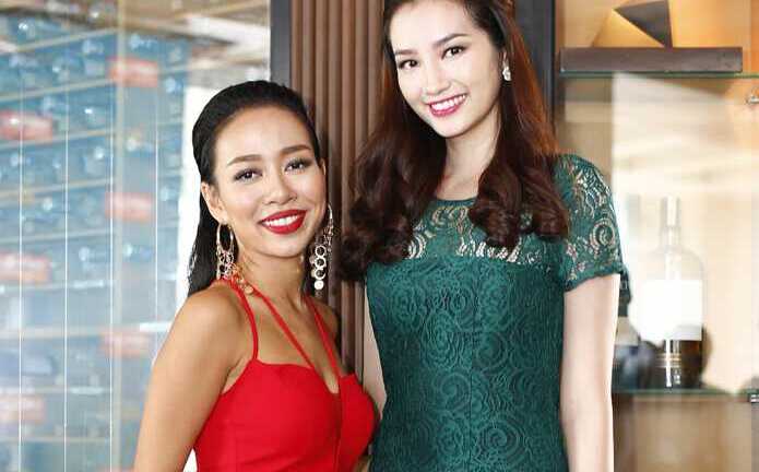 Trúc Diễm gợi cảm đọ dáng cùng Thảo Trang