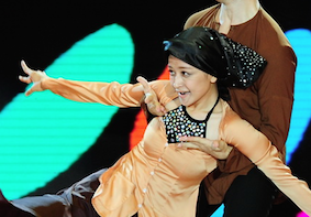 Bước nhảy hoàn vũ: Chi Pu hóa bà già nhảy Jive cực 'đỉnh'