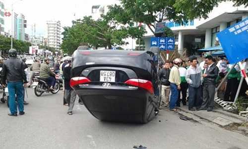 Tai nạn hy hữu, ôtô chổng 4 bánh lên trời ở Đà Nẵng
