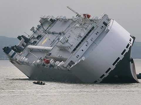 Tàu nghiêng, 1.200 xe sang có nguy cơ bị hủy hoại