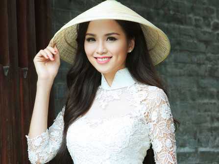 Hoa hậu Diễm Hương đã sinh con trai đầu lòng