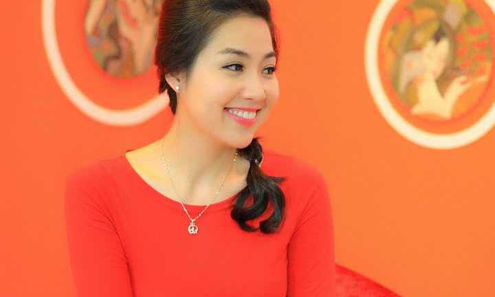 Lê Khánh tái xuất rạng rỡ sau đám cưới