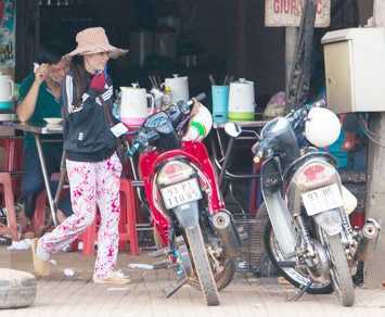 Công Vinh không muốn nói nhiều về người chị cả bán vé số mưu sinh