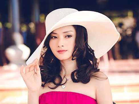 Lan Phương: Bạn diễn nam thường lợi dụng cảnh hôn