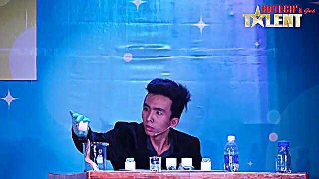 Màn trình diễn ảo thuật uống axit thành công