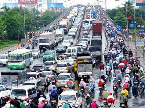 Hạn chế ô tô ở TP.HCM: 'Như một cô gái chưa đẹp đã vội kiêu sa'