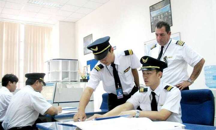 Nghỉ việc hàng loạt, phi công Vietnam Airlines đi đâu?