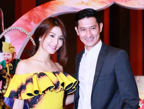 Diễm My 9X vai trần gợi cảm bên 'trai hư' Huy Khánh