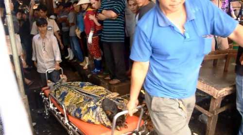 Người đàn ông gục chết trong nhà vệ sinh chợ