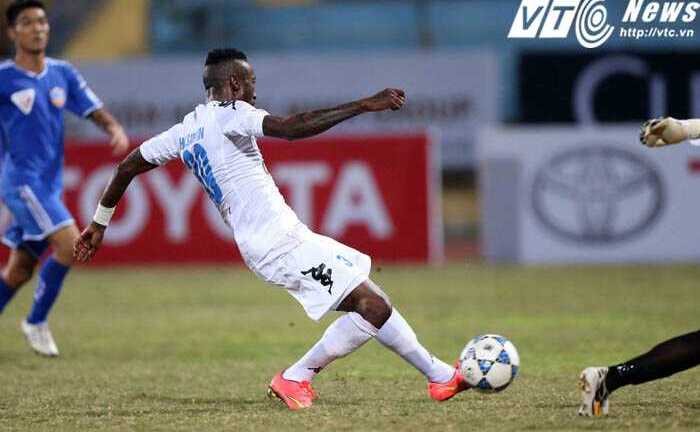 Con gái 5 tháng tuổi qua đời, Hoàng Vũ Samson nén đau lập hattrick