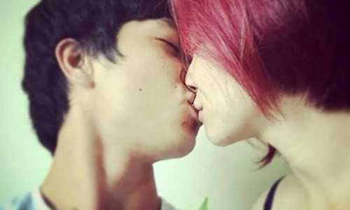 Kiểu gây chú ý làng giải trí của Hòa Mizy