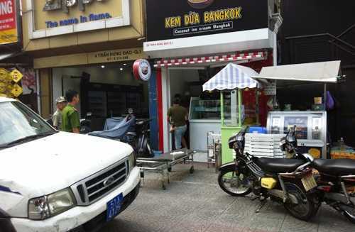 Chủ tiệm hốt hoảng phát hiện nhân viên gục chết trên gác