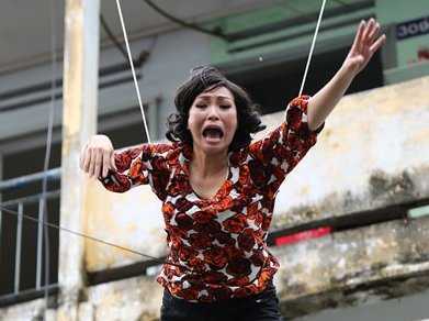 Clip Phương Thanh nhảy từ tầng 5 để câu like