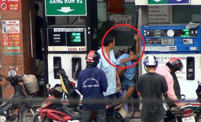 Những chiêu 'móc túi' trắng trợn khách hàng tại cây xăng