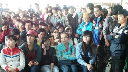 Dân đổ xô 'săn' vé xe Tết chất lượng, chê vé ủy thác