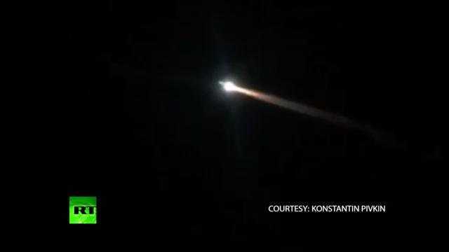 Clip: Vật thể lạ phát nổ trên bầu trời Nga