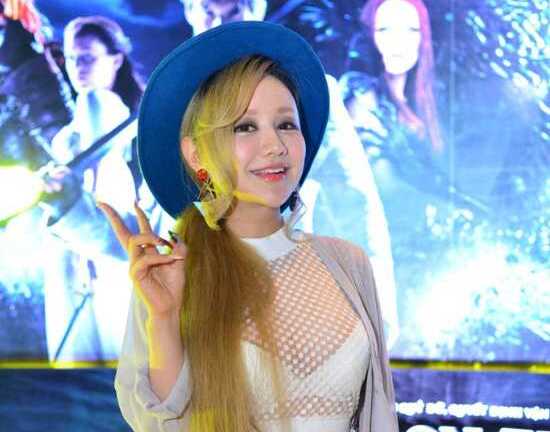 Việt Nga tái xuất với phong cách thời trang không giống ai