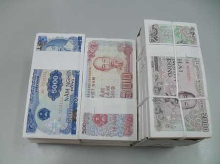 Đổi tiền lẻ 'chui' bị phạt đến 40 triệu đồng