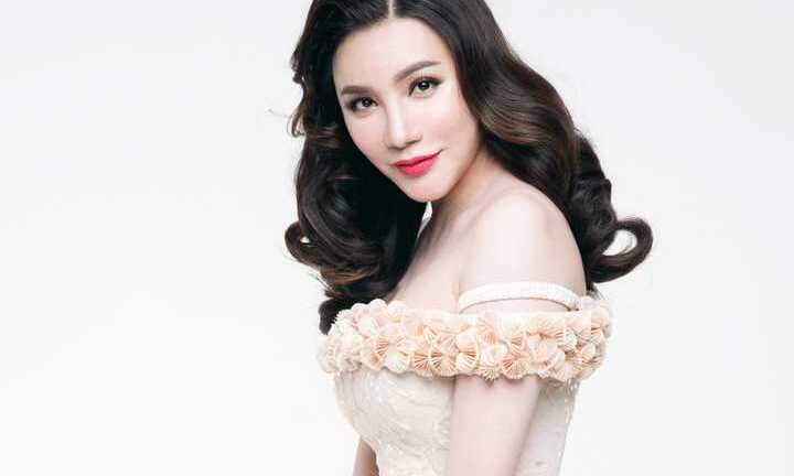 Hồ Quỳnh Hương xinh đẹp với hình ảnh gợi cảm