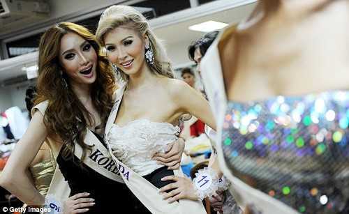 Hoa hậu Hoàn vũ bị hạ thấp uy tín, hoen ố hình ảnh