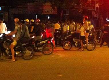 Vợ bị đánh bầm mắt, chồng lấy súng đuổi bắn đối thủ