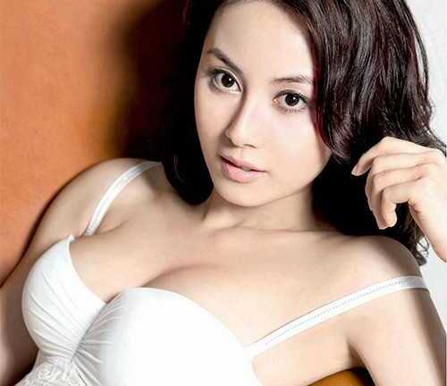 Hoa hậu ảnh Hong Kong thừa nhận từng cởi đồ trước mặt đạo diễn