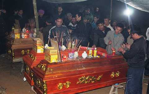 Tai nạn kinh hoàng ở Thanh Hóa: Trắng đêm đón thi thể 9 nạn nhân