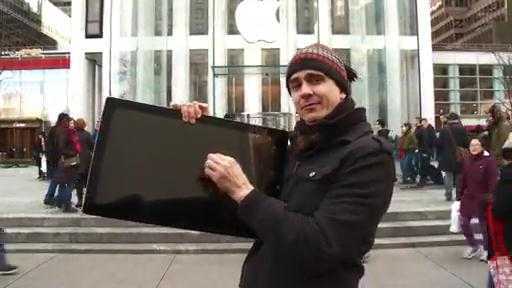 iPad biến thành khổng lồ ngay trước cửa hàng Apple