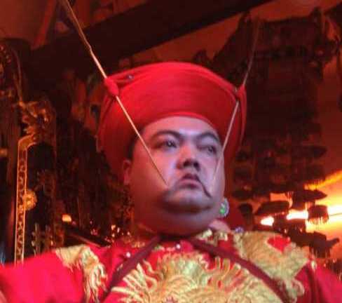 Buổi biểu diễn kinh dị: Mảnh sành rạch lưỡi, dùi nhọn xuyên má