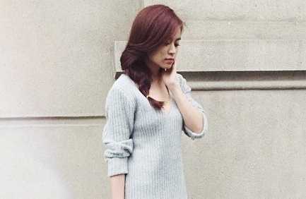 Bí quyết kéo dài chân của Angela Phương Trinh, Hoàng Thùy Linh