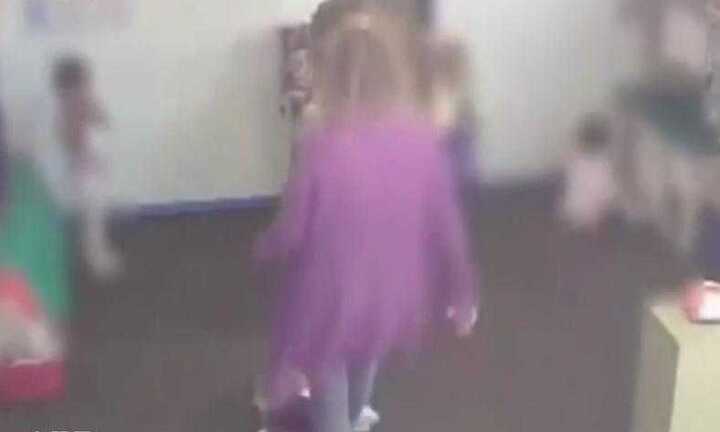 Bắt bảo mẫu đá vào đầu em bé đang ngủ