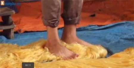 Cận cảnh công nghệ 'giẫm chân' sản xuất miến siêu bẩn