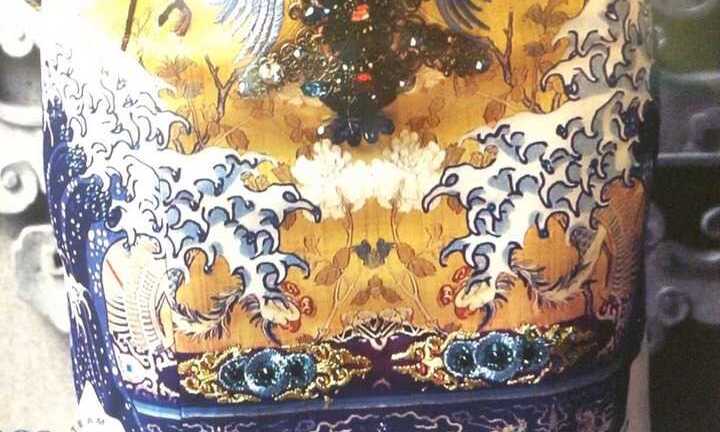 Áo dài có họa tiết bị nghi đạo tranh cổ Nhật Bản gây xôn xao