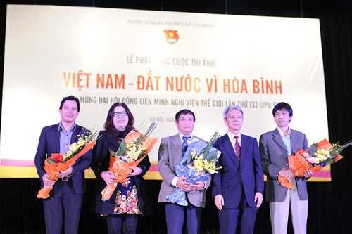 Bạn trẻ thi ảnh 'Việt Nam - Đất nước vì hòa bình' giành hơn 70 triệu đồng