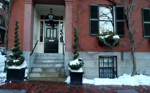 'Lười' dọn tuyết trước cửa nhà, Ngoại trưởng Mỹ Kerry bị phạt 50USD