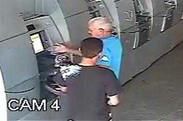 Clip: Cướp trắng trợn ở cây ATM