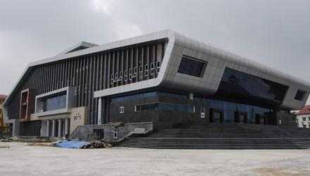 Huyện nghèo xây nhà hát 120 tỷ đồng