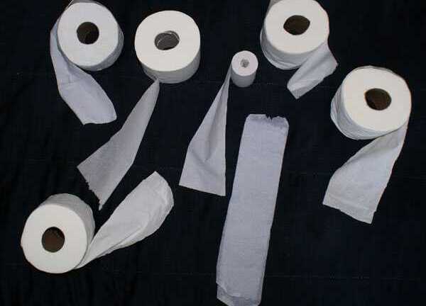 Thưởng Tết bằng hành củ, giấy vệ sinh