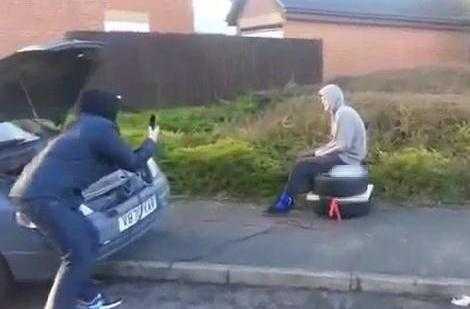 Nghịch dại với túi khí và lốp xe, gặp họa thảm khốc