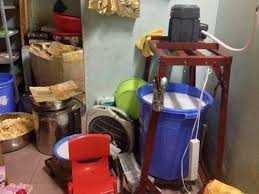 Triệt phá lò mứt tết giả nhãn hiệu nổi tiếng ở Hà Nội