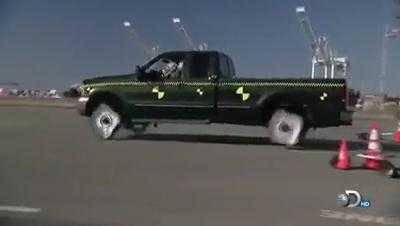 Clip: Ôtô bánh hình vuông độc nhất thế giới di chuyển