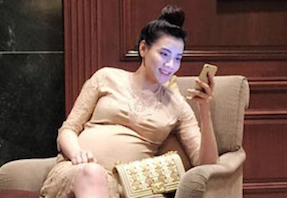 Trang Nhung bụng bầu 8 tháng đón sinh nhật bên gia đình