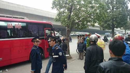 Xe khách bỏ chạy quanh bến Mỹ Đình 6 vòng, đường phố náo loạn