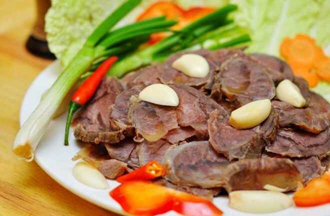 Tự làm món bắp bò muối chua đón Tết