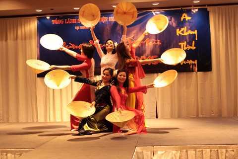 Kiều bào tại Vancouver, Canada mừng đón năm mới 2015