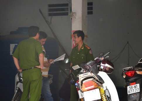 Hoảng hồn thấy đồng nghiệp chết trong thang máy chuyển hàng