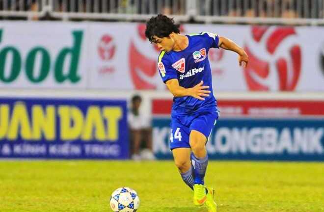 Thầy Giôm bóng gió cho Công Phượng ngồi dự bị