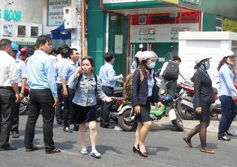 TP.HCM: Ngân hàng BIDC bốc cháy, nhiều người hoảng loạn