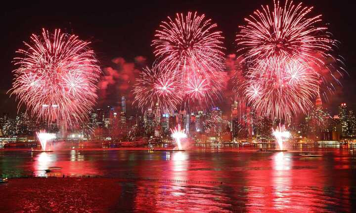 Video: Pháo hoa tưng bừng bên sông Hudson, Mỹ chào xuân Ất Mùi 2015